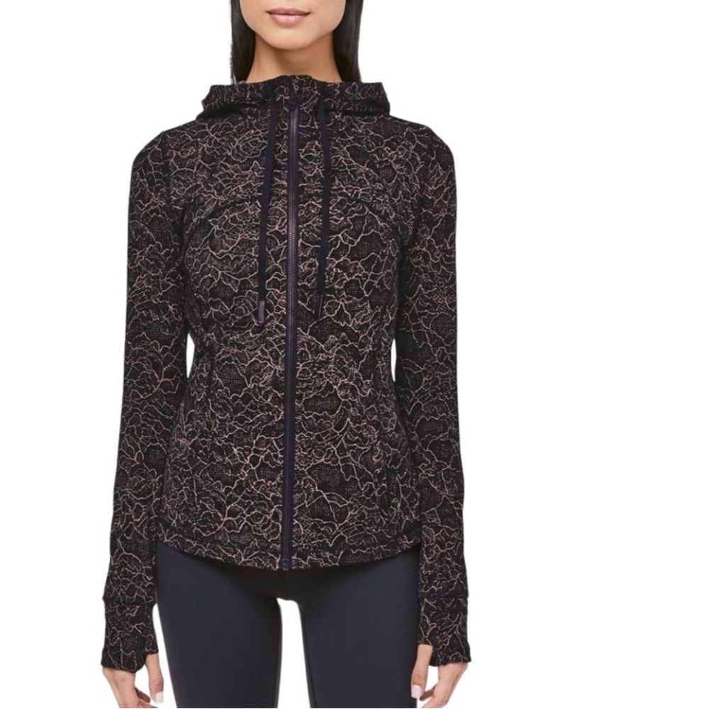 Lululemon Hooded Define in size 4
Jacket *Nulu
Lacescape Spanish Rose Black